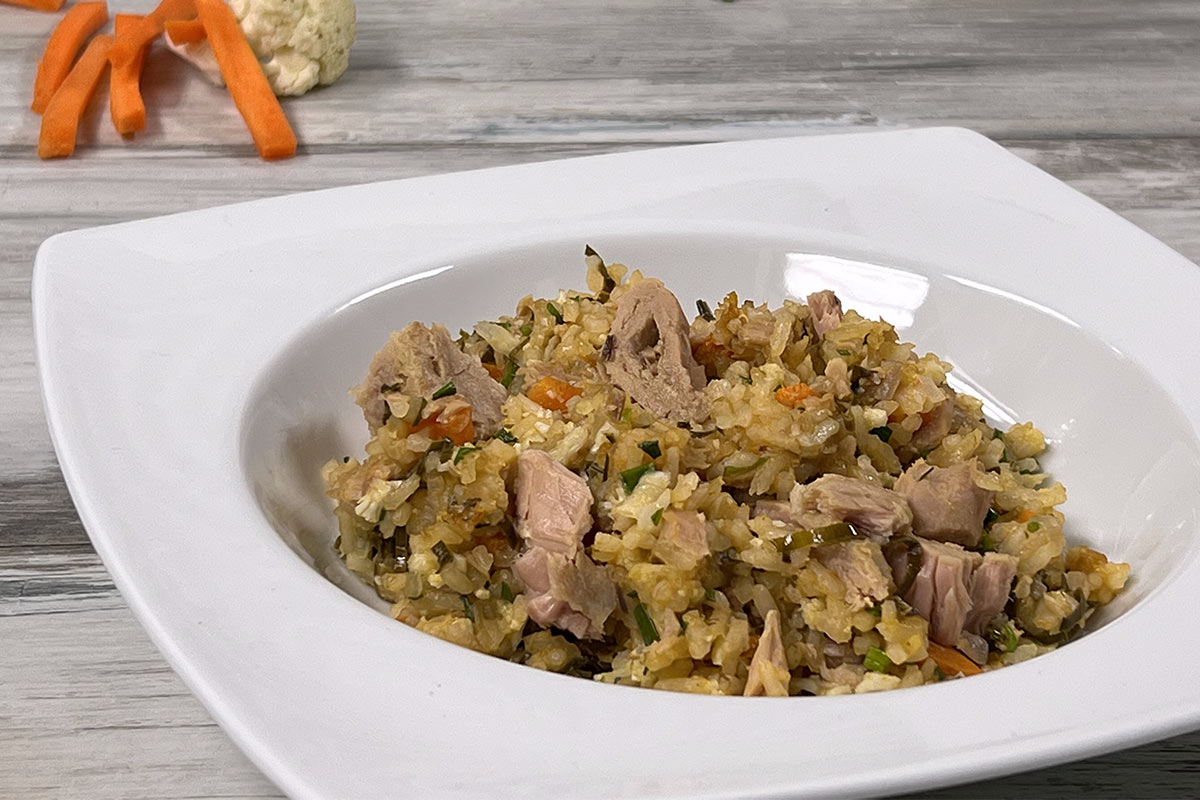 Arroz con atún y verduras