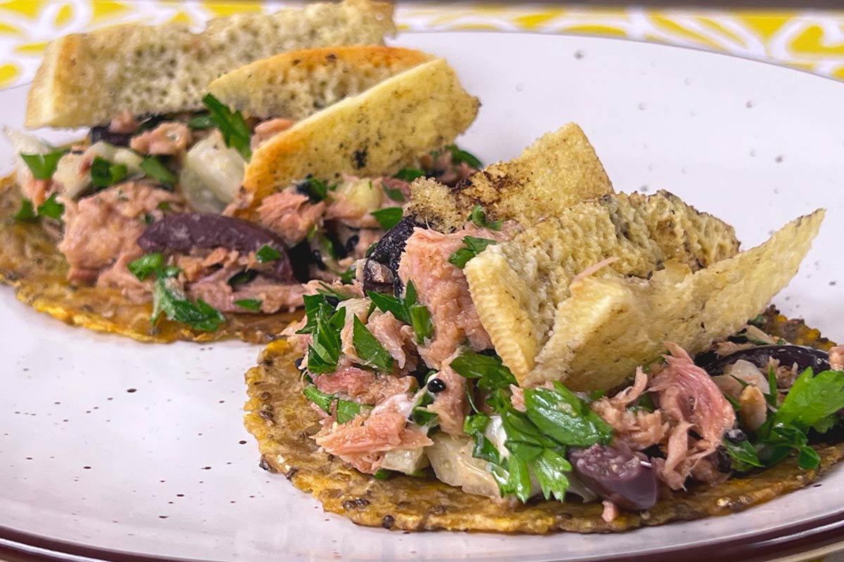 Tostadas de atún y aceitunas